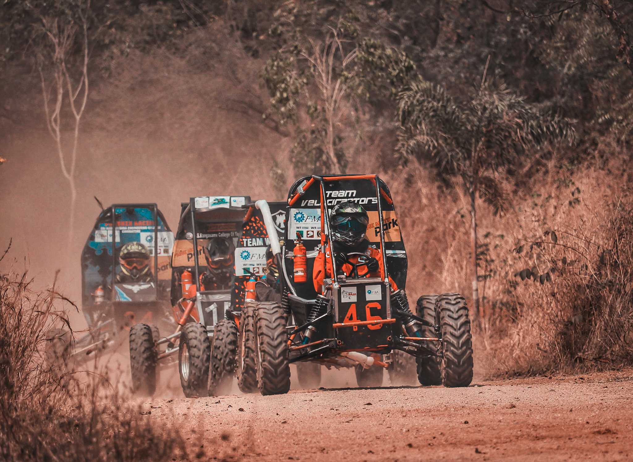 Car 46 leading a pack of Baja buggies through dust at FMAE Moto Park